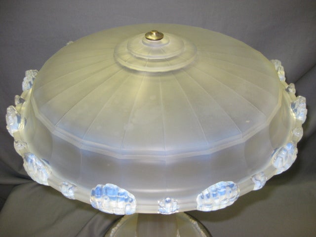 French opalescent art glass waterfall table lamp attrib to Ezan In Excellent Condition In New York City, NY
