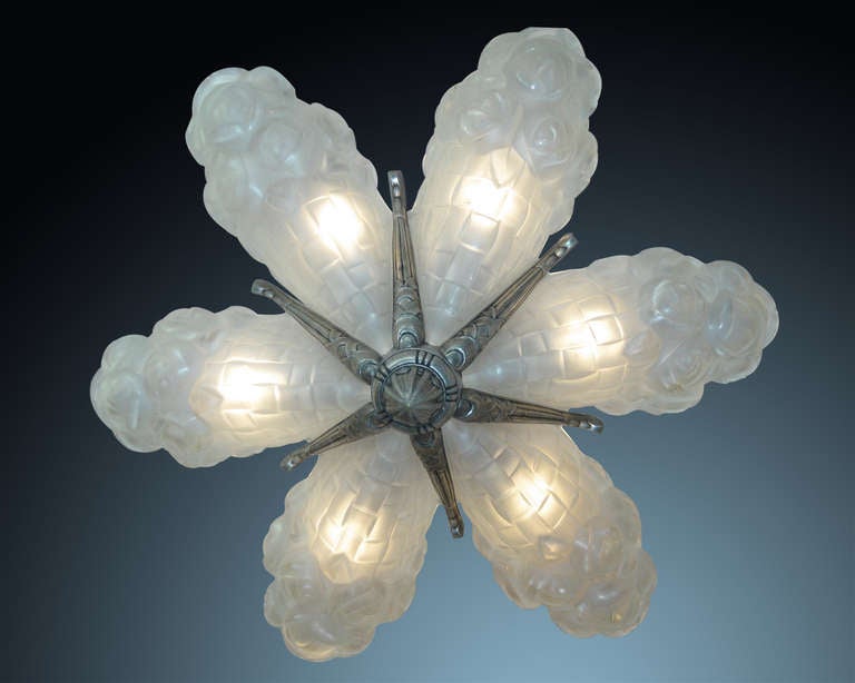 French Art Deco frosted art glass six panel chandelier signed Degue In Excellent Condition In New York City, NY