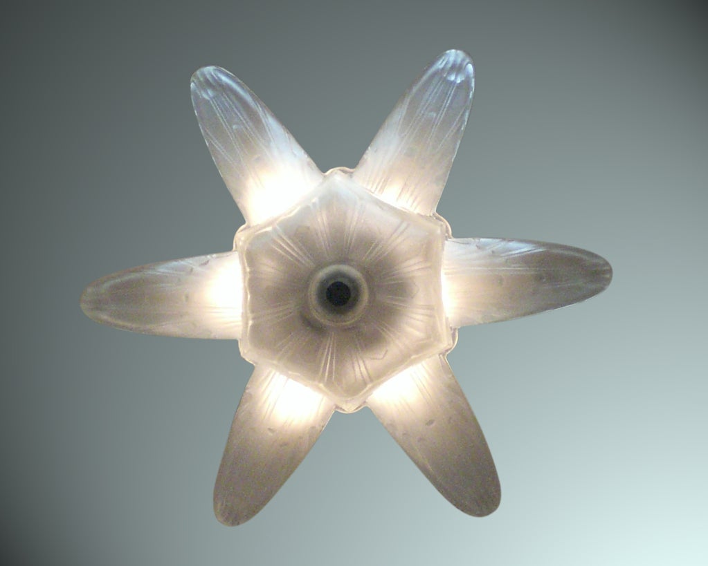 Art Deco Frosted French Star Shaped Chandelier Attributed to Des Hanots For Sale