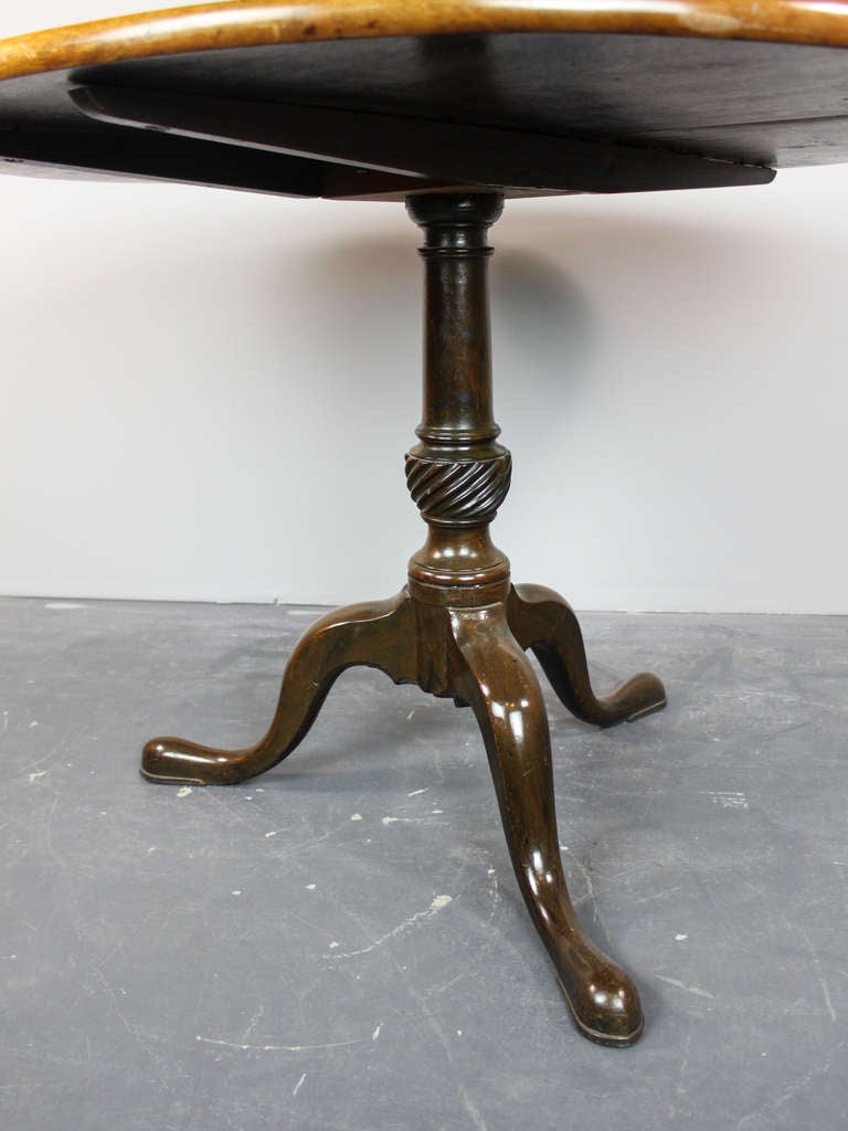 Queen Anne Style Tilt-Top Table For Sale 3