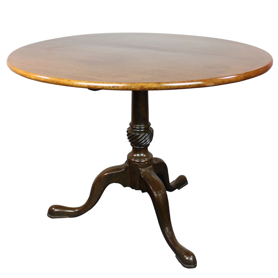 Queen Anne Style Tilt-Top Table For Sale