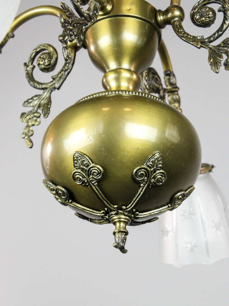 R. Williams & Co. Colonial Light Fixture (4-Light) 2