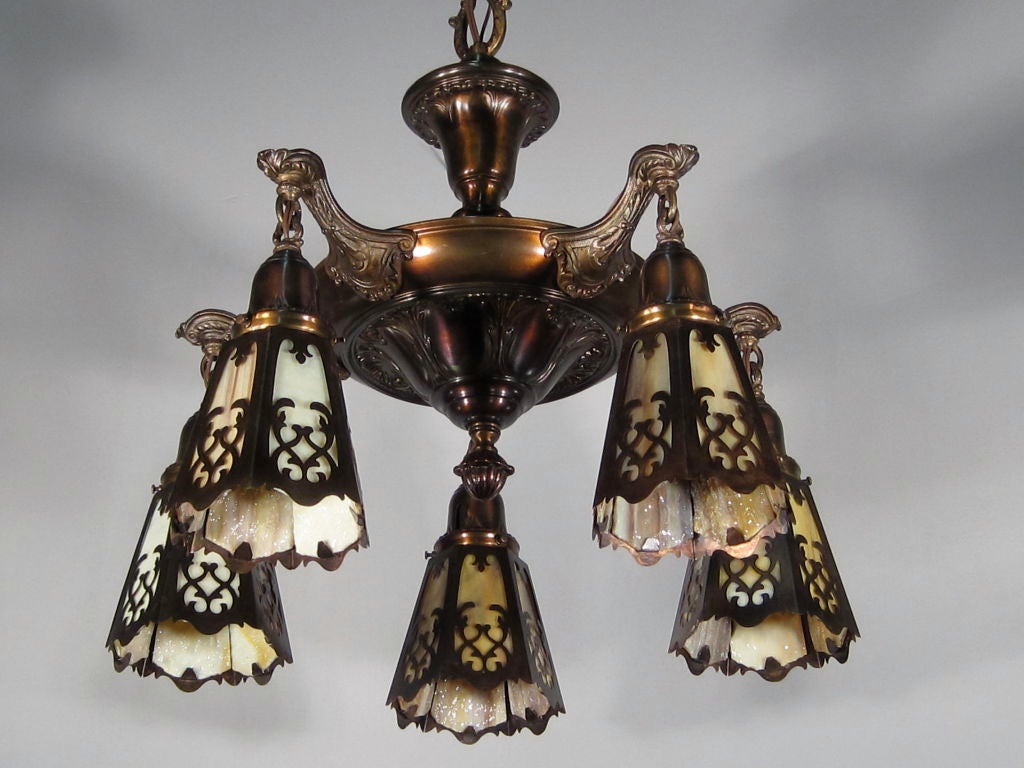 Attributed to 'Lightolier', all original high quality 5 arm pan fixture from the 'After Sunset' collection. Fitted with cut-out caramel slag glass backed shades.