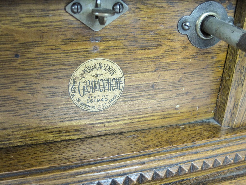 Victor Senior Gramophone 1