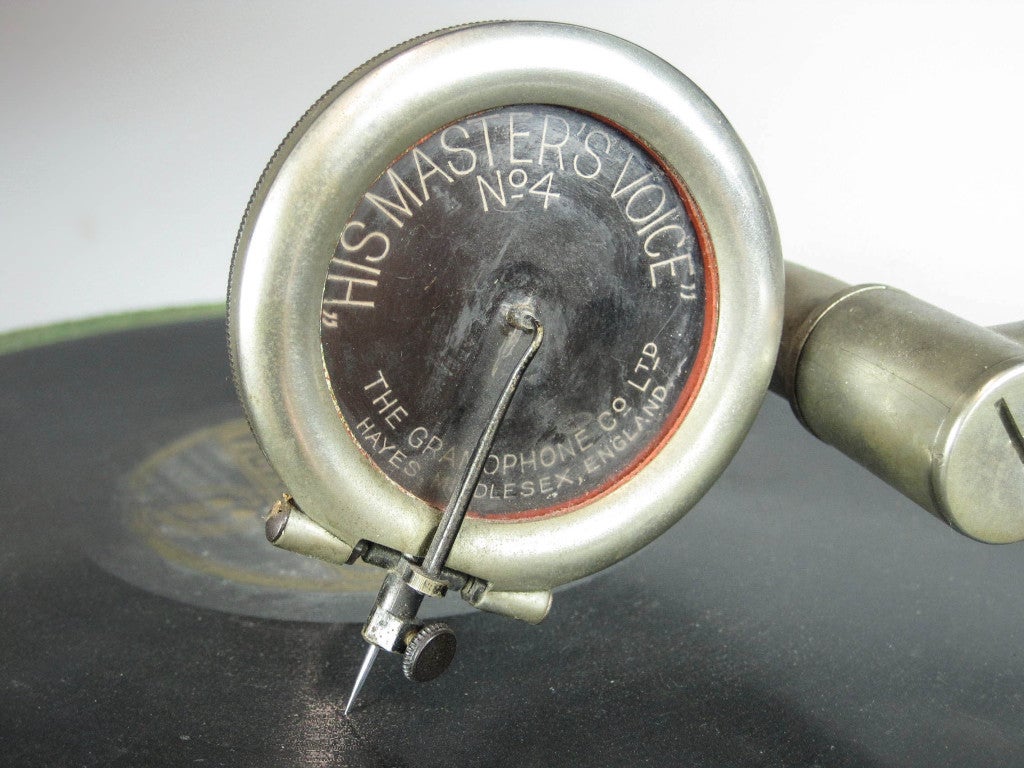Victor Senior Gramophone 4