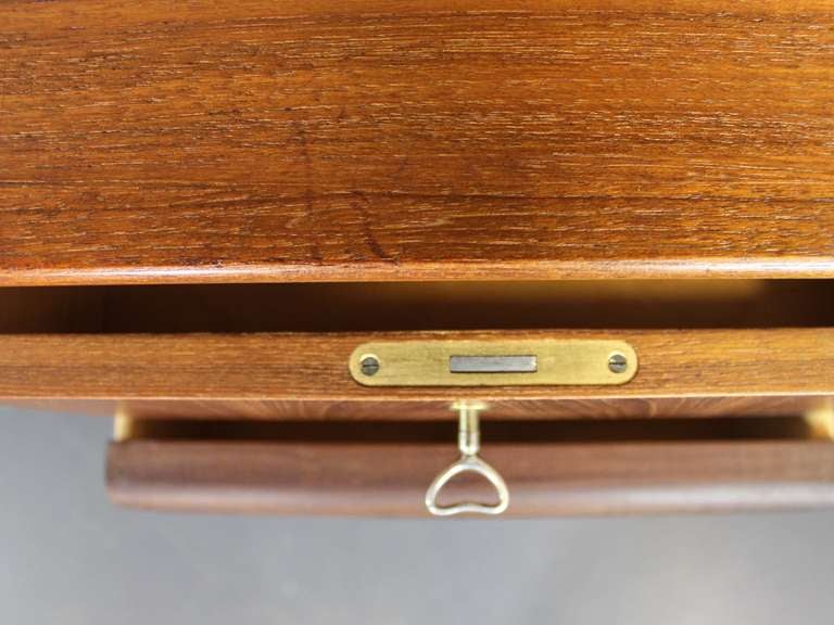 Mid-Century Modern Teak Desk In Good Condition In Vancouver, BC