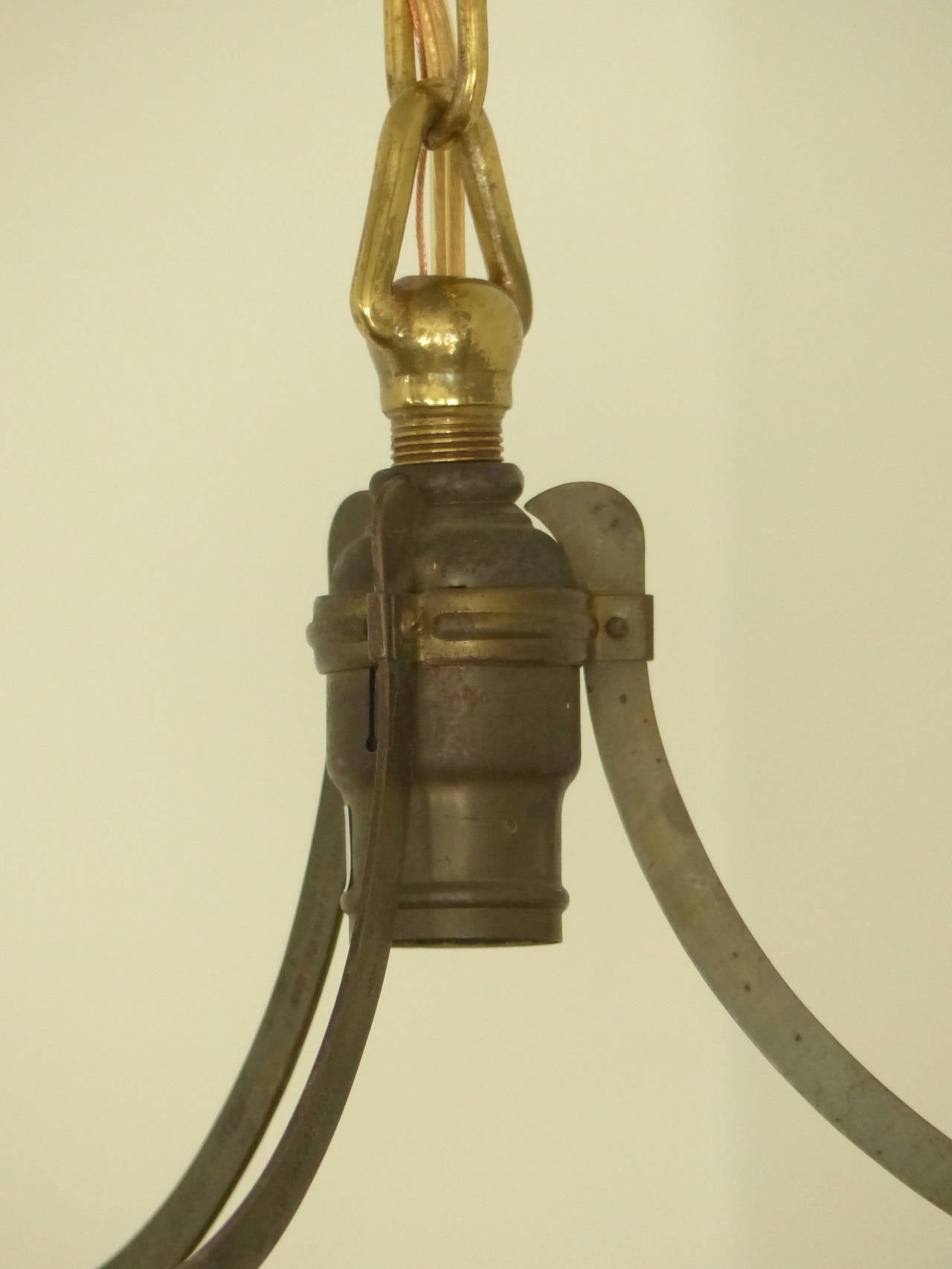 Moulage 1920 Lights en forme de cône en laiton en vente
