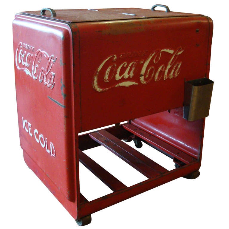 Mid Size Coke Machine at 1stdibs
