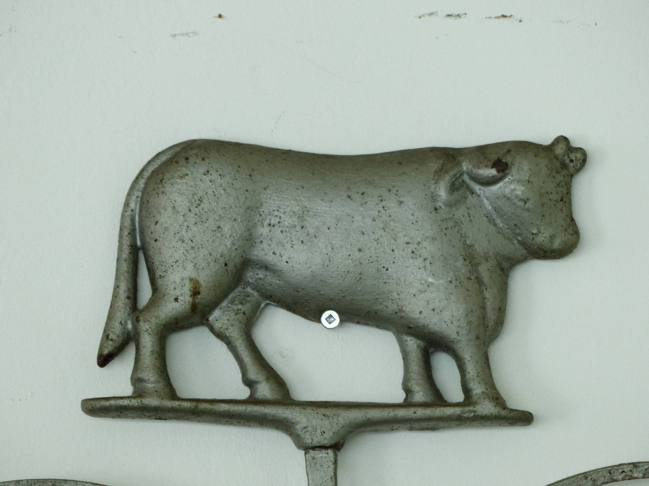 Very rare vintage 68 Inch wall mount meat rack in old finish with figured (beef cattle motif).
This piece was found in 1980 at an antique show in New England, and was most likely made in USA.