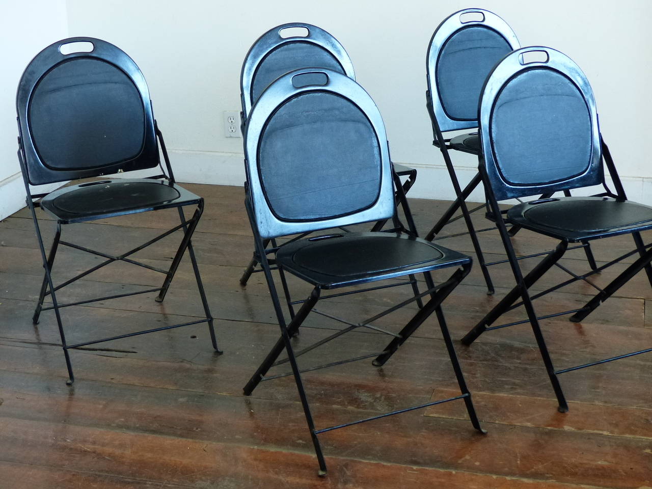 Set of ten folding metal chairs with panel seat in old leather. This set was manufactured by the Simmons furniture company.
Great condition