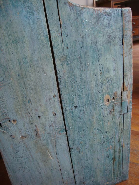 Pine settle bench in old blue paint 1
