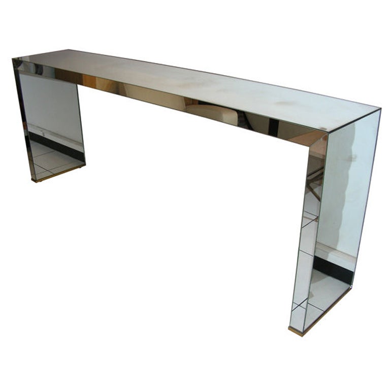 Consol in mirror