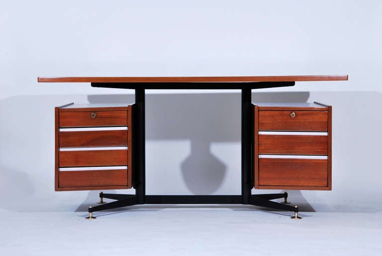 Rare desk with six (6) cantilevered drawers (two lockable) by Studio PFR (Gio Ponti, Antonio Fornaroli, Alberto Rosselli).