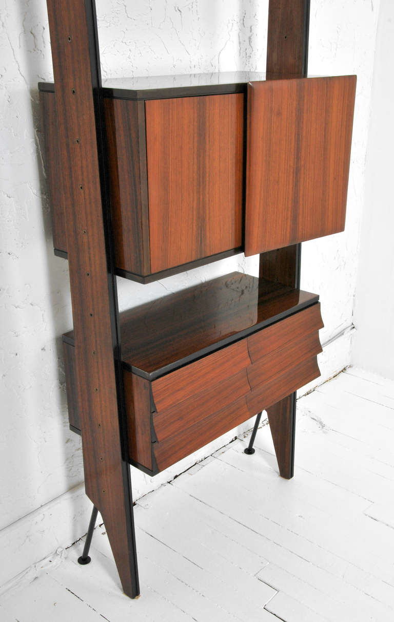 Italian Rosewood Mid-Century Modern Bookcase, Attributed to Vittorio Dassi In Good Condition In West Palm Beach, FL
