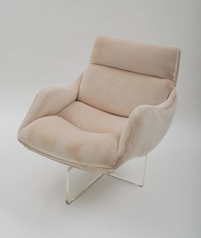 Fine swivel chair on a lucite base by Vladimir Kagan. Re-upholstered. *Notes: There is no sales tax on this item if it is being shipped out of the state of Florida (Objects20c/Objects In The Loft will need a copy of the shipping document). Please