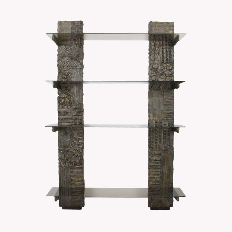 DESIGNER & MANUFACTURER: Paul Evans (1931-1987)

MARKINGS: signed, dated 1970

COUNTRY OF ORIGIN & MATERIALS: USA; sculpted bronzed resin, glass

ADDITIONAL INFORMATION: Brutalist sculpted bronze shelving unit/shelf by Paul Evans. Beautifully