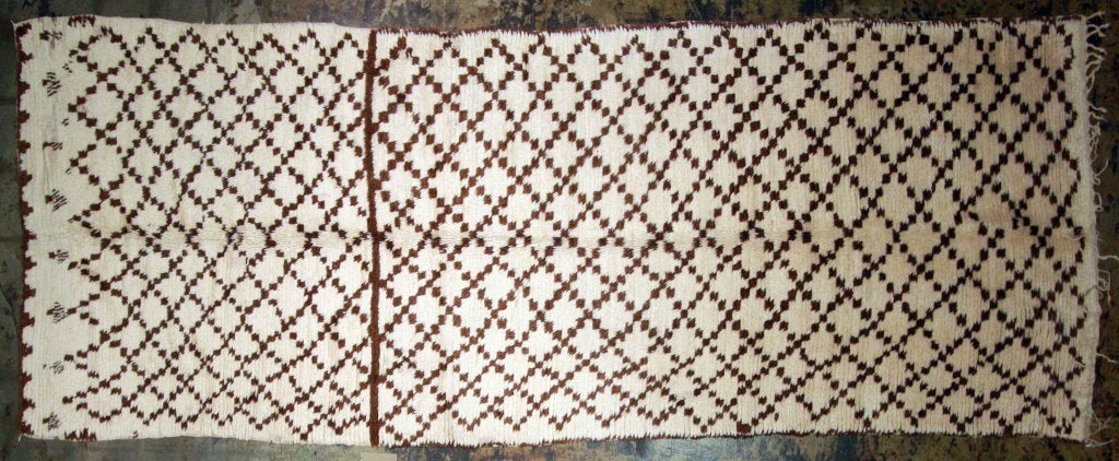 Runner marocchino vintage con decorazione geometrica.