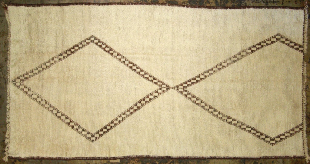 Vintage Moroccan Rug with geometric decoration