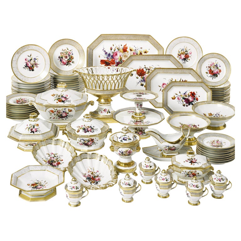 “Old Paris” Porcelain Dinner Service with Floral Decoration For Sale at