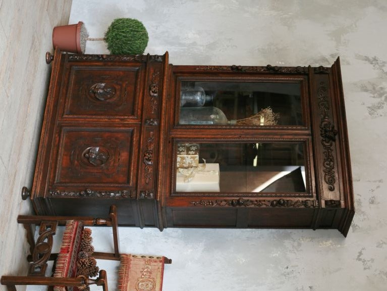 Oak Antique Hunting Cabinet