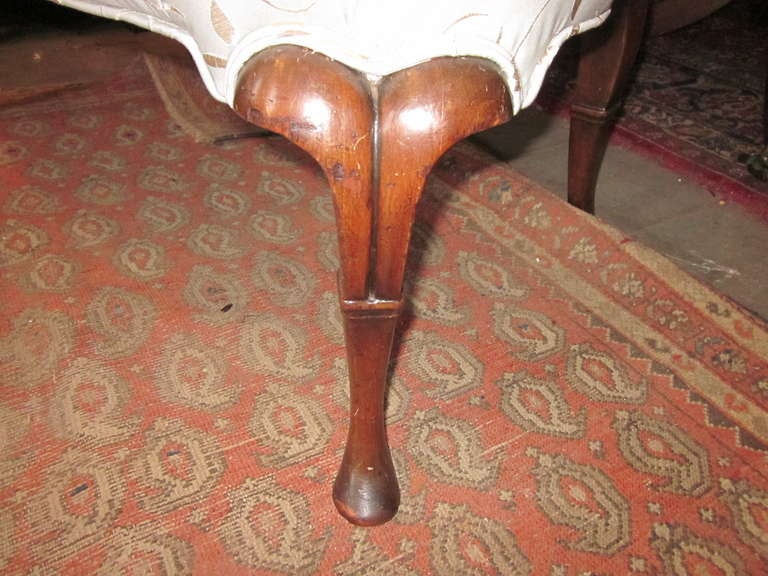 Dutch Walnut Settee In Excellent Condition For Sale In Essex, MA