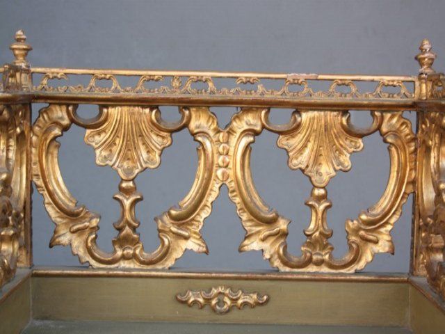 Italian Early XIX th venetian gilt   roccoco little desk For Sale