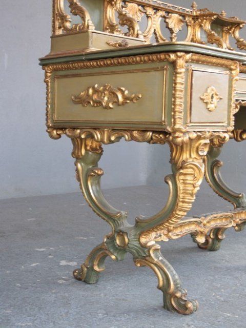 Painted Early XIX th venetian gilt   roccoco little desk For Sale