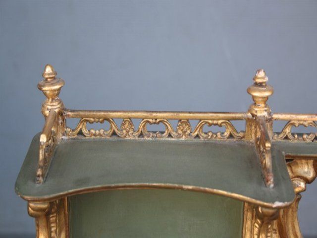 Early XIX th venetian gilt   roccoco little desk For Sale 4