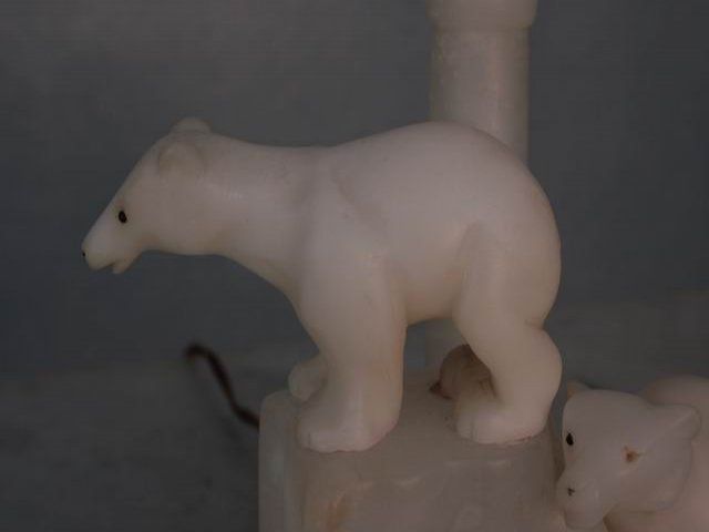 Art deco alabaster & marble polar bear  lamp For Sale 3