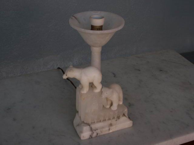Art deco alabaster & marble polar bear  lamp For Sale 4