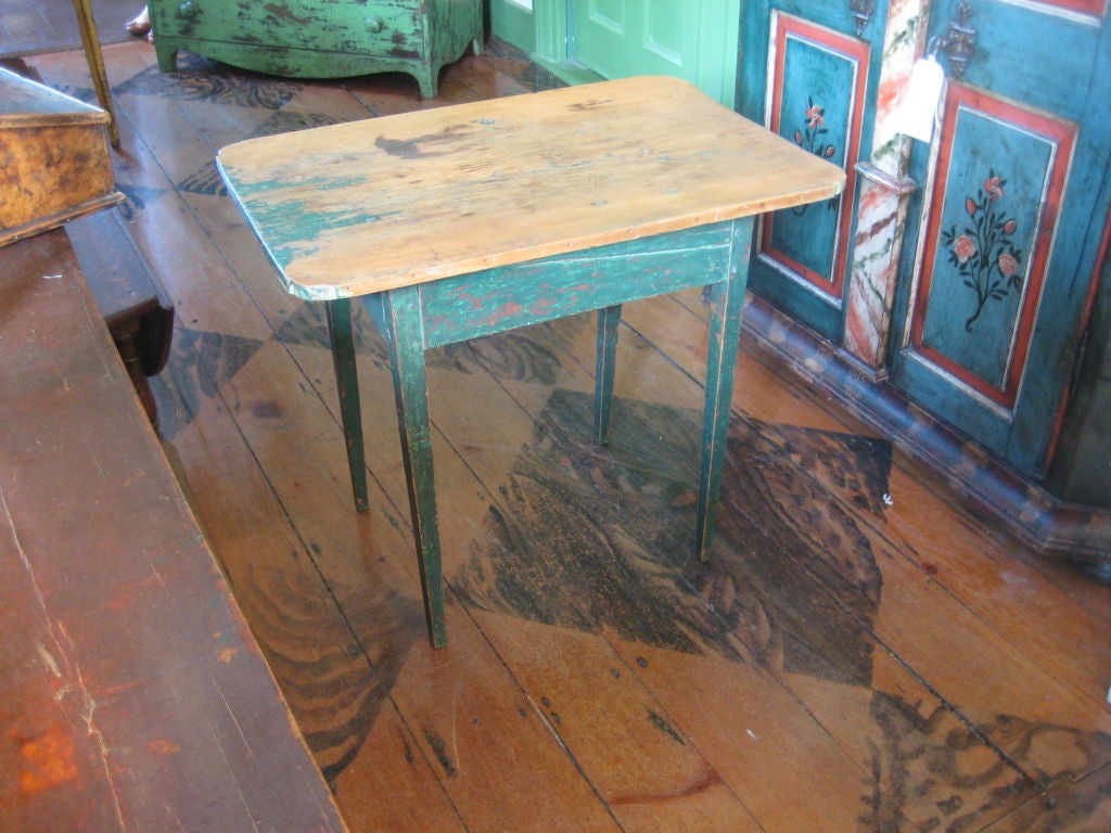 in original paints with cookie cutout corners, finely tapered legs, and one board top.
