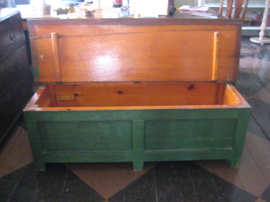 Green painted bench In Distressed Condition In Nantucket, MA