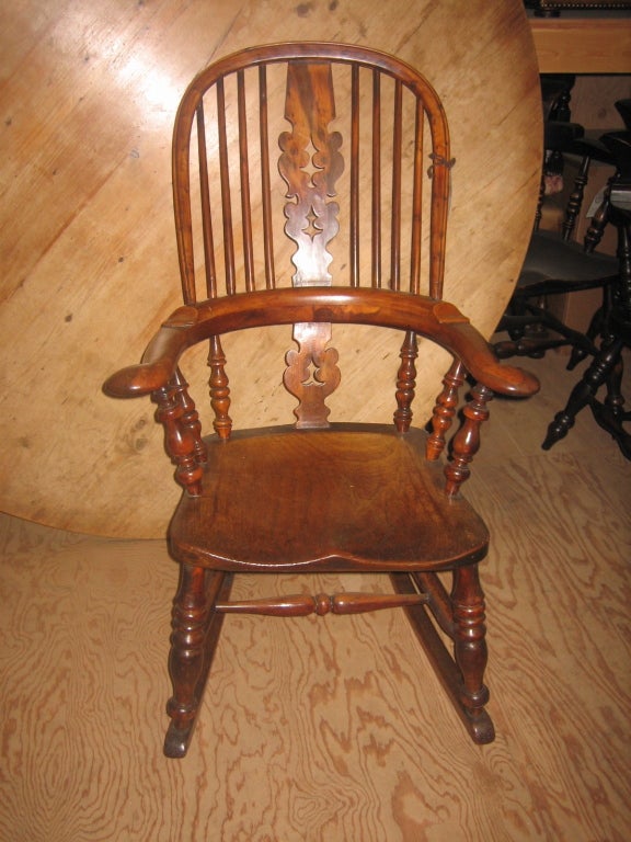 Chaise à bascule Windsor anglaise du 19ème siècle en vente 2