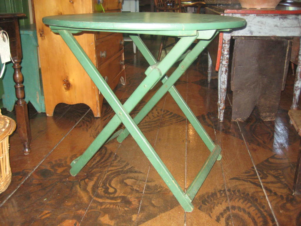 Canadian Green Folded Table