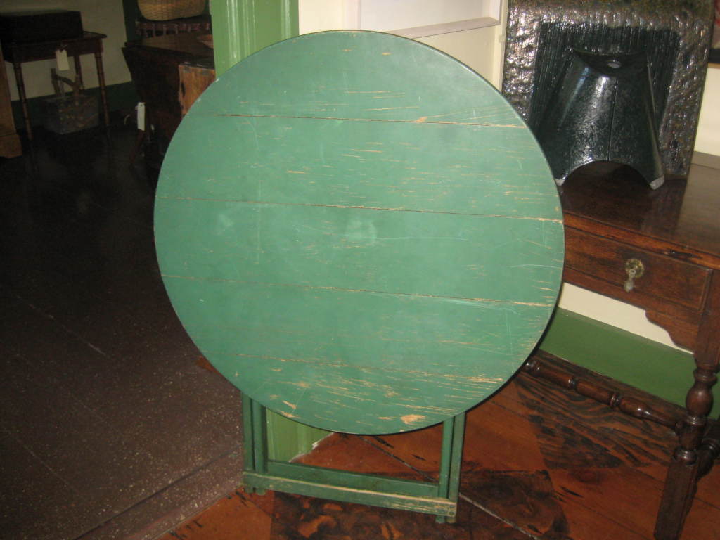 Green Folded Table In Good Condition In Nantucket, MA