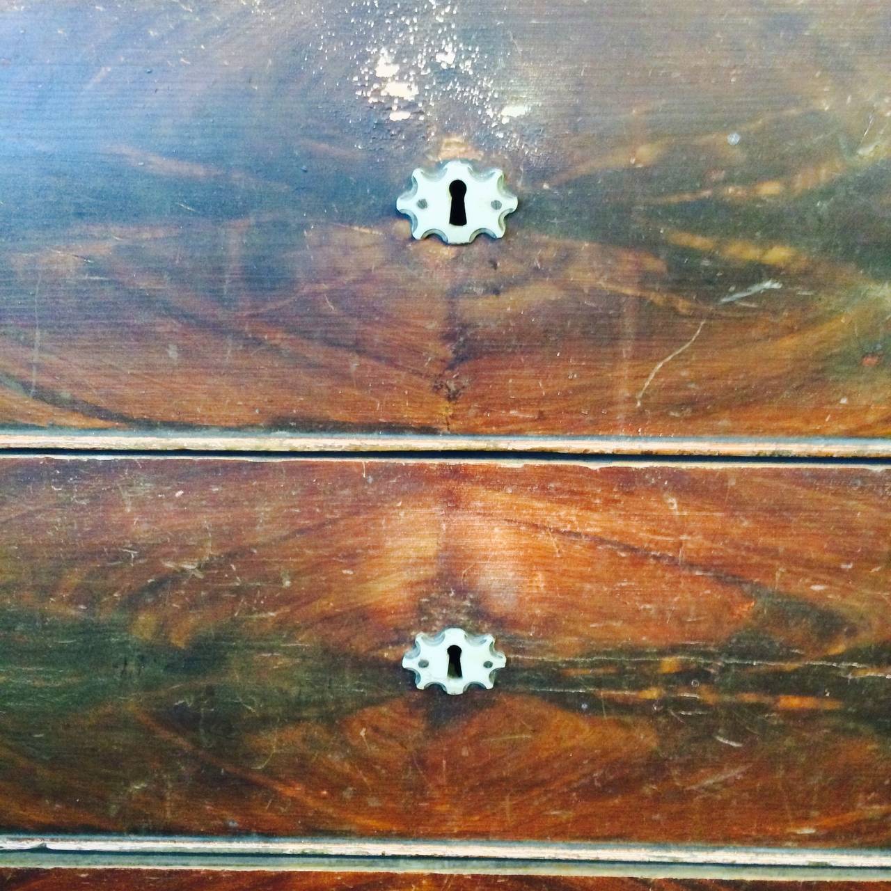 Portugiesisches Getreideschrank, bemalter Schrank, 19. Jahrhundert im Zustand „Gut“ im Angebot in Nantucket, MA