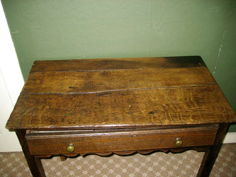 Oak Side Table In Good Condition In Nantucket, MA
