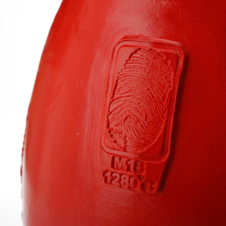 Red and white vase with spray paint lacquer. Commissioned by the designer for Royal Tichelaar Makkum. Collections: Stedelijk Museum ‘s Hertogenbosch, Cappellini Milan, FNAC, Puteaux, Musée de Rochechouart