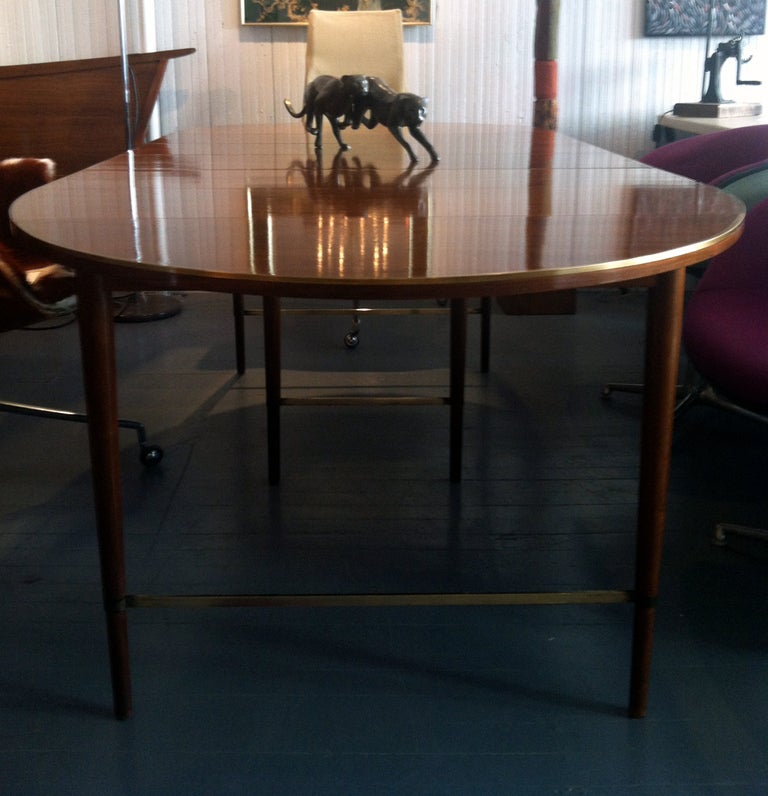 Extension drop leaf dining table with brass band Paul McCobb In Good Condition In Atlanta, GA