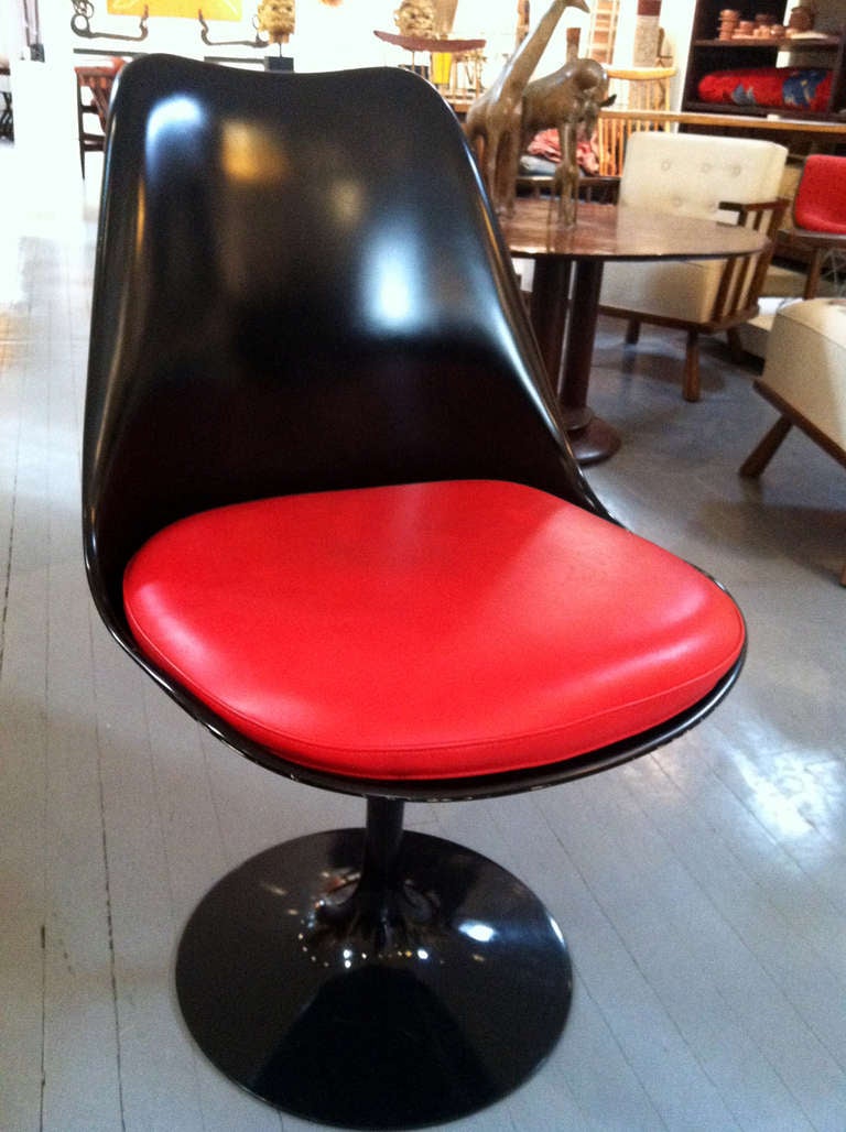 Set of six black tulip chairs Eero Saarinen Knoll at 1stDibs