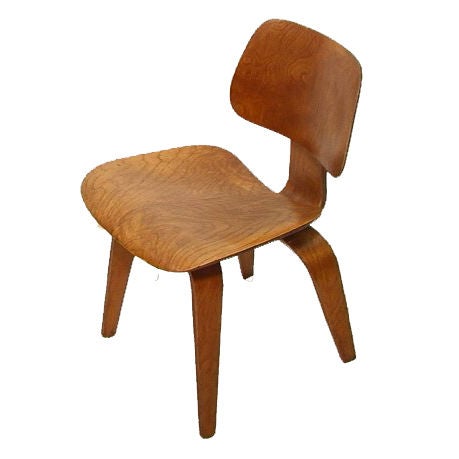 The Eames Molded Plywood Dining Chair (1946) is instantly recognizable as the work of Charles and Ray Eames, with a form that relates directly to the human body. The DCW were produced by Evans in 1945 until Herman Miller gained exclusive right to