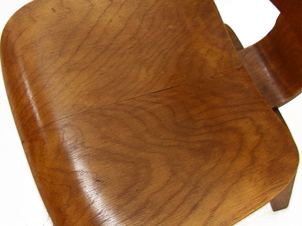 Early walnut Charles Eames DCW Chair by Evans In Good Condition In Atlanta, GA
