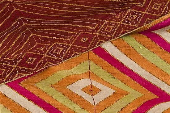 Antique Phulkari Shawl East Punjab India In Good Condition In Atlanta, GA