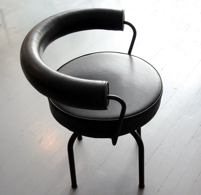 Four vintage LC7 chairs Le Corbusier In Good Condition In Atlanta, GA