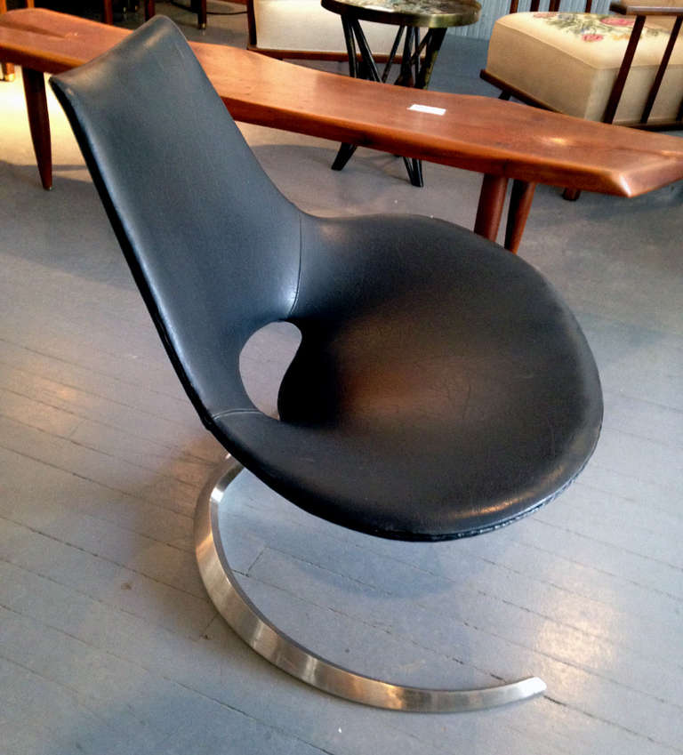 Pair of Rare Danish Scimitar Lounge Chairs In Good Condition For Sale In Atlanta, GA