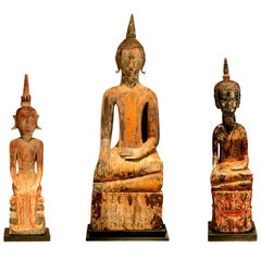 Trois statues de Bouddhas de Village du Laos