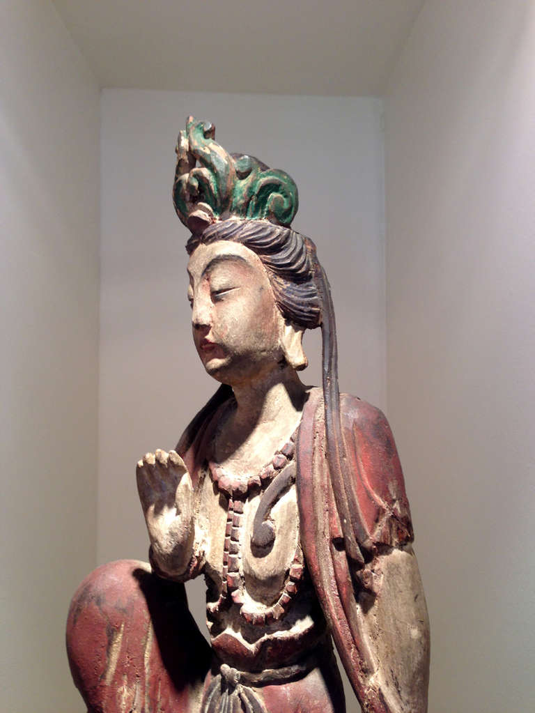 19th Century Pair of Chinese Wood Statues of Guanyin, 