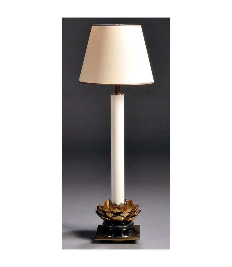 A quite dramatic tall table lamp made by Stiffel lamps USA circa 1960s. Brass construction with a single socket on candlestick-style enamel tubular stand set in a petaled lotus flower on shaped square base. With original shade and still retains 