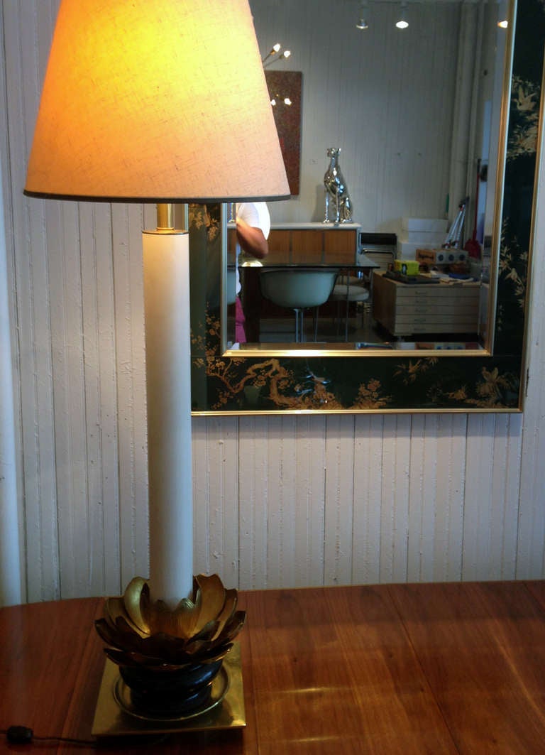 A bespoken Stiffel brass lamp with a lotus design base In Good Condition For Sale In Atlanta, GA