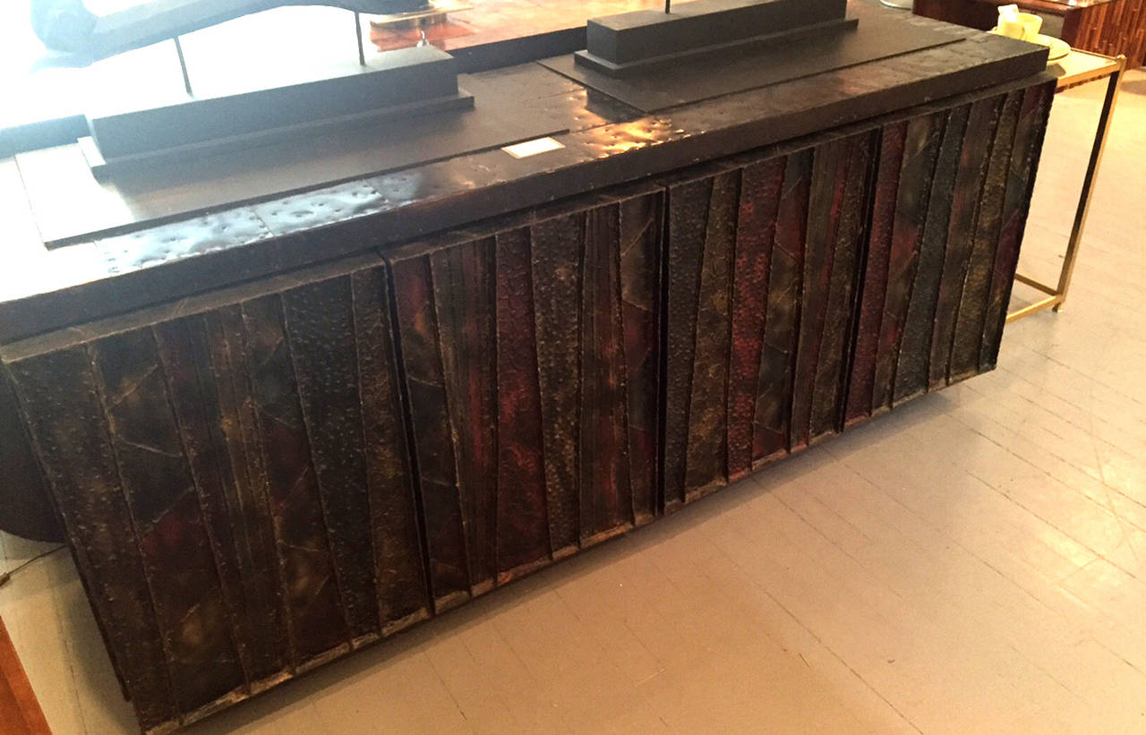 Sculpted Front credenza sideboard by Paul Evans In Good Condition For Sale In Atlanta, GA